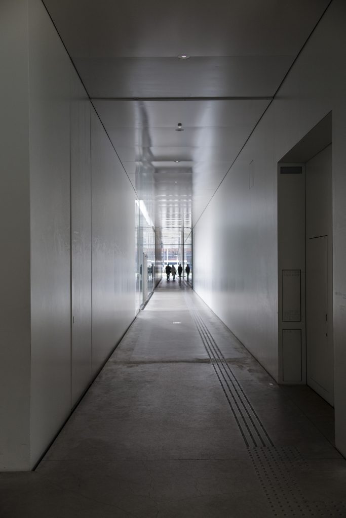Museo d'arte contemporanea a Kanazawa_corridoio.
