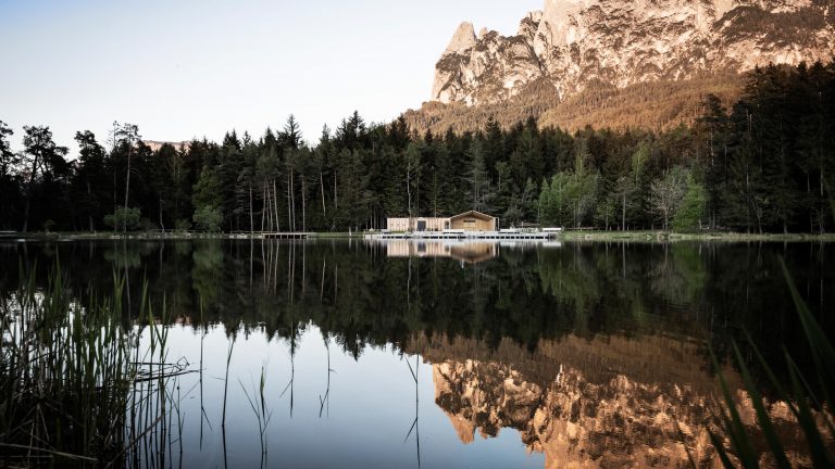 Capanna sul lago di Fiè