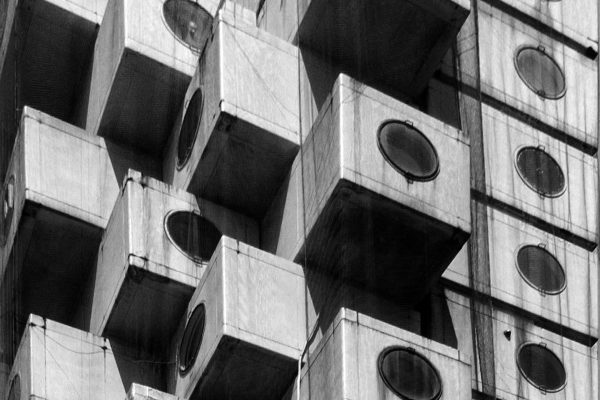 AL VIA LA DEMOLIZIONE DELLA NAGAKIN CAPSULE TOWER BUILDING