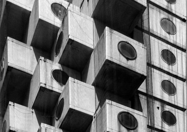 AL VIA LA DEMOLIZIONE DELLA NAGAKIN CAPSULE TOWER BUILDING